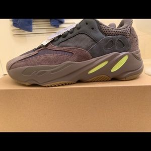 Yeezy Boost 700 Mauve